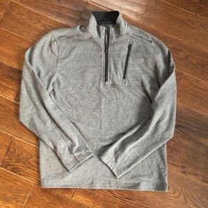 Vineyard Vines Men’s small half zip.